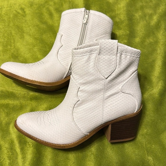 Dirty Laundry Shoes - NEW DL (Dirty Laundry) Womens Unite Snake Casual Boots Ankle Size 9
